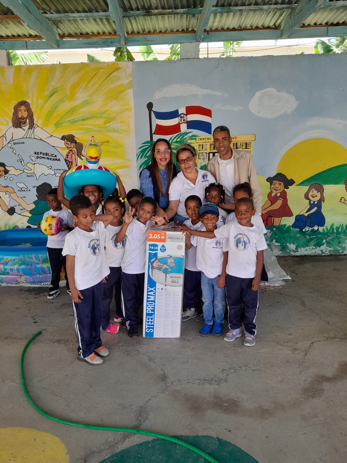 Donación de piscina Hogar Infantil La Milagrosa