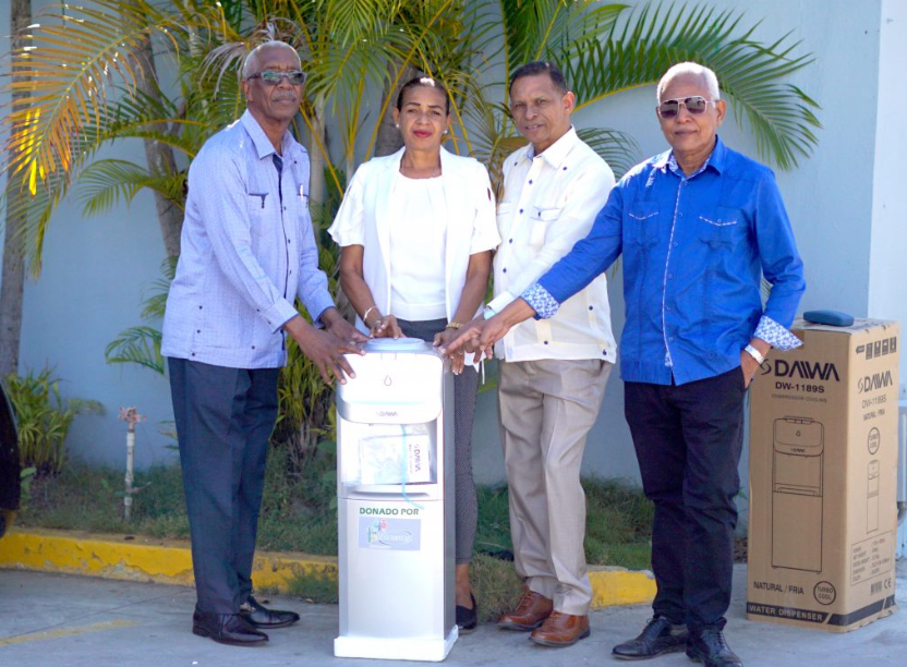 Donación de Bebedero a Liceo Higinio Lorenzo Valdez